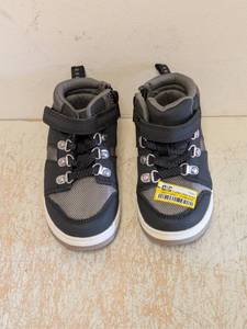 lot 29 image: NEW CAT & JACK TODDLER SHAY SNEAKERS