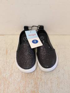 lot 11 image: NEW CAT & JACK KIDS SHOES SIZE 7 BLACK