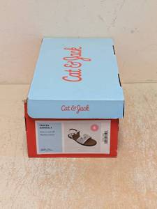 lot 13 image: NEW CAT & JACK KIDS SANDALS SIZE 4 WHITE