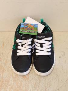 lot 15 image: NEW MINECRAFT KIDS SHOES SIZE 7