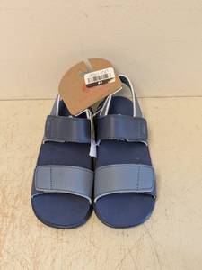 lot 17 image: NEW SEE KAI RUN BASICS KIDS SANDALS SIZE 11 BLUE