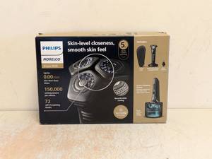 lot 72 image: PHILIPS NORELCO SHAVER 8000
