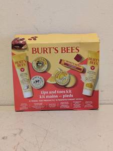 lot 137 image: NEW BURTS BEES TIPS AND TOES KIT