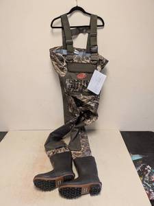 lot 161 image: NEW WATERFOWL WADING SYSTEMS BY CADDIS 600 THINSULATE SIZE 7