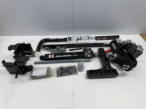 lot 31 image: CAMCO EAZ LIFT WIEGHT DISTRIBUTION HITCH