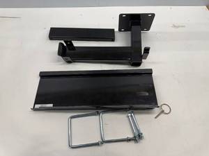 lot 65 image: QUICK PRODUCTS BUMPER-MOUNTED SWING ARM