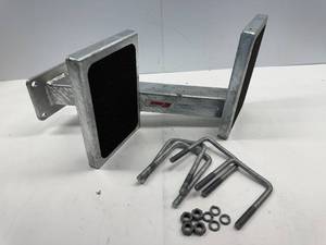 lot 105 image: EXTREME MAX TRAILER TONGUE STEP