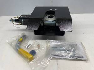 lot 175 image: DEMCO 5TH WHEEL HITCH HEAD