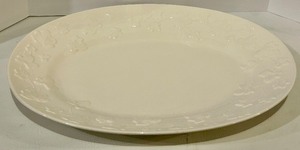 lot 178 image: Pottery Barn Vine Plate - Made in Italy, Microwave & Dishwasher Safe