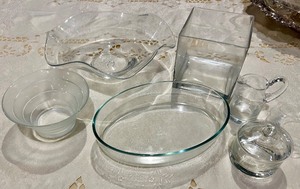 lot 179 image: Assorted Clear Glassware Set - Oval Serving Dish & Frosted Nested Bowls & Wave Dish
