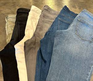 lot 262 image: Universal Thread & Mossimo Jeans (Lot of 6)