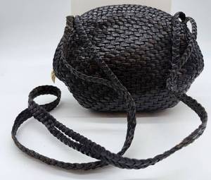 lot 159 image: De Vecchi by Hamilton Hodge Basketweave Handbag - Woven Leather - Made in Italy