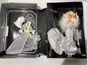 lot 34 image: Barbie Silver Screen - 1993 Mattel Collectible