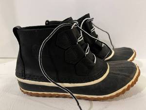 lot 92 image: Sorel Womens Winter Boots - Black Leather & Rubber, Size US 6