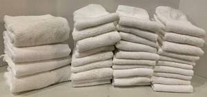 lot 94 image: White 100% Cotton Towel Set - 30 Bath Towels & 4 Hand Towels