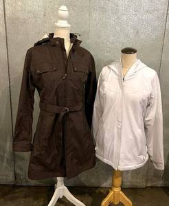 lot 110 image: The North Face Womens Medium Brown Parka & Kirkland Signature White Hooded Jacket (SPCH)