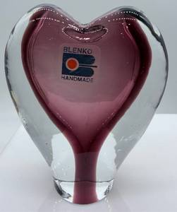 lot 184 image: Blenko Handmade Art Glass Heart Vase with Original Label
