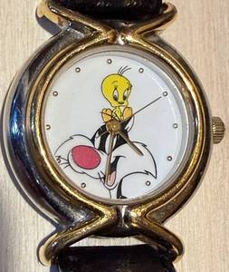 lot 208 image: Warner Bros Watch Collection - Tweety Leather Strap Watch 1993 Japan