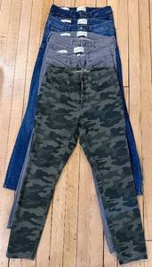 lot 276 image: Universal Thread Jeans - Mid-Rise Skinny & High-Rise Skinny - Assorted Denim