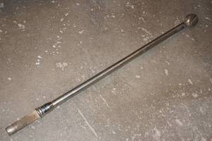 lot 4 image: Utica 600 Lb 34 Drive Torque Wrench