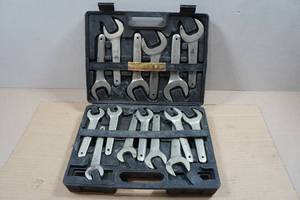 lot 14 image: Pittsburgh SAE Service Wrench Set - 34-1-58