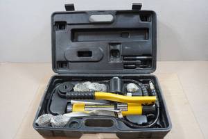 lot 18 image: Pittsburgh Hydraulic Punch Driver Kit