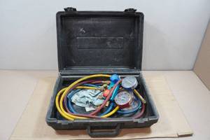 lot 19 image: Air Conditioning Gauges