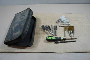 lot 35 image: Wire Brush Set