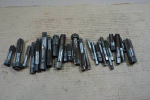 lot 45 image: Assorted Threading Taps