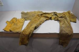 lot 49 image: Leather Welding Protection Gear