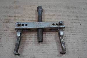 lot 50 image: Snap-On Tools CJ85 Adjustable Gear Puller