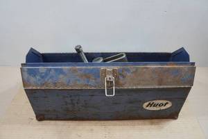 lot 58 image: MAC Tools Adjustable Interchangeable Jaw Puller in Huot Metal Tool Box