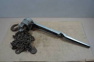 lot 59 image: Chisolm Moore Chain Puller