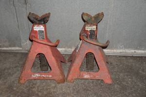 lot 69 image: MVP Heavy Duty Jack Stands