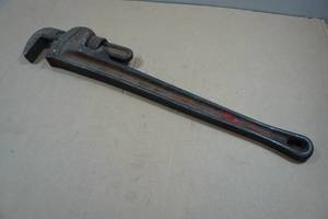 lot 105 image: Ridgid Heavy Duty 24 Pipe Wrench