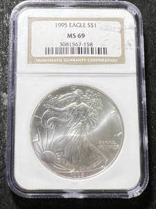 lot 40 image: 1995 AMERICAN SILVER EAGLE NGC MS69