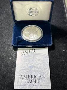 lot 70 image: 1996 PROOF AMERICAN SILVER EAGLE IN ORIGINAL MINT BOX