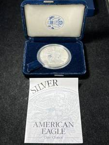 lot 71 image: 2002 PROOF AMERICAN SILVER EAGLE IN ORIGINAL MINT BOX