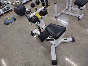 lot 9 image: Calf Machine