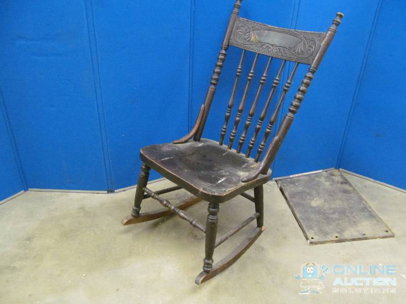 lot 19 image: Antique