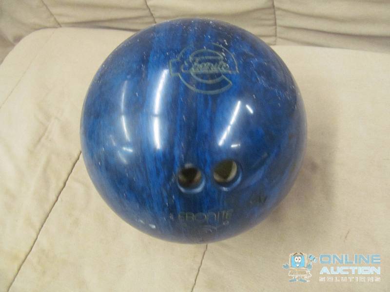lot 25 image: Bowling Ball