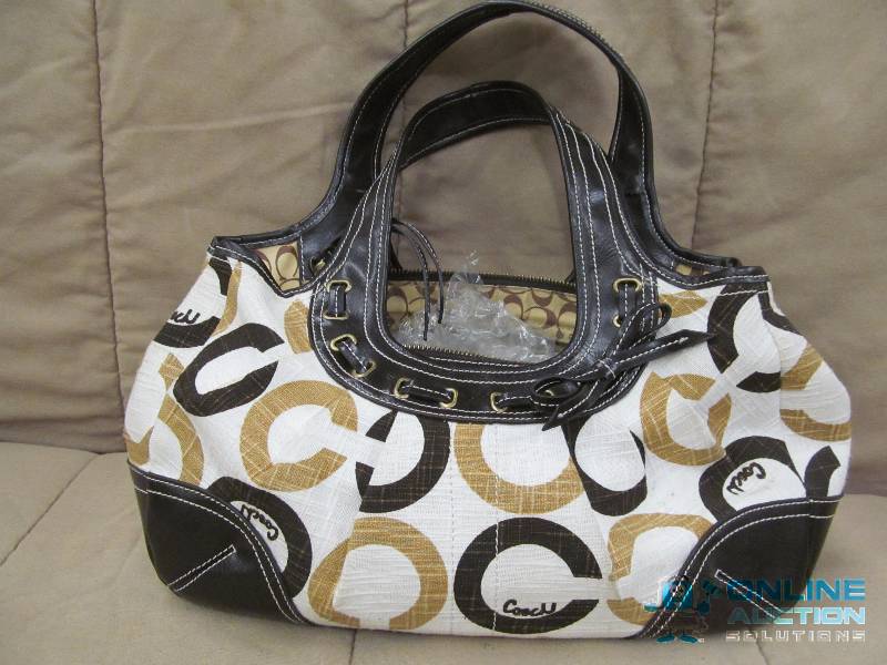 lot 39 image: Coach