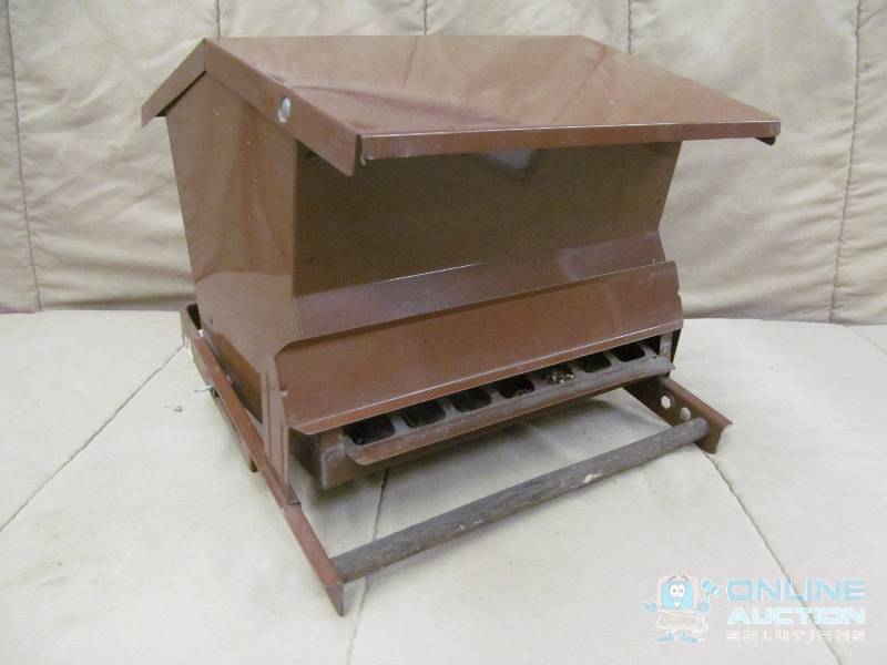 lot 41 image: Bird Feeder