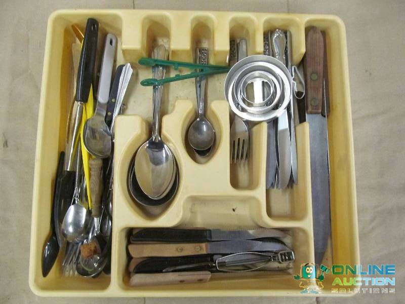 lot 53 image: Utensils