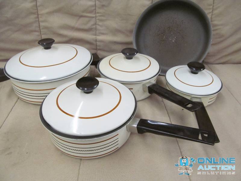 lot 57 image: Cooking Set
