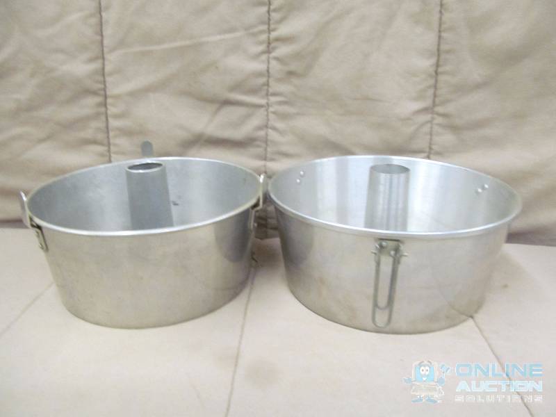 lot 60 image: Pans