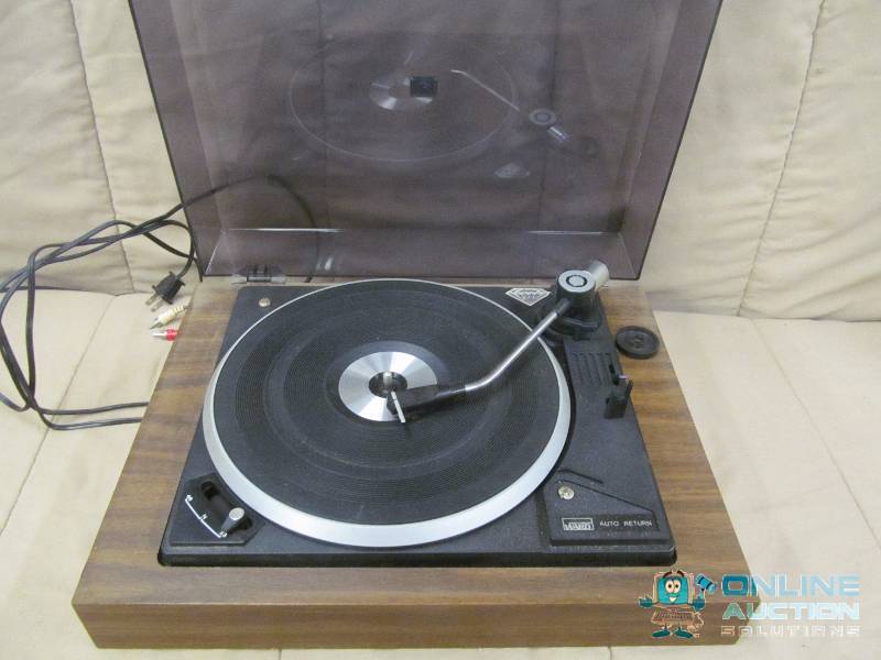lot 67 image: Turn Table