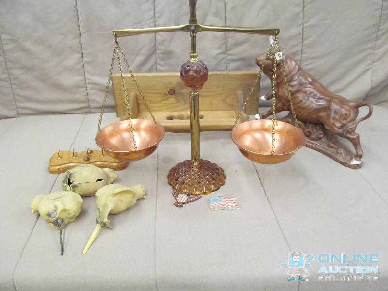 lot 115 image: Decor