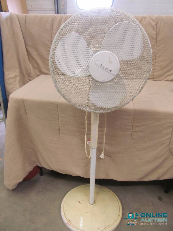 lot 120 image: Fan