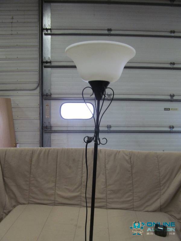 lot 122 image: Dcor